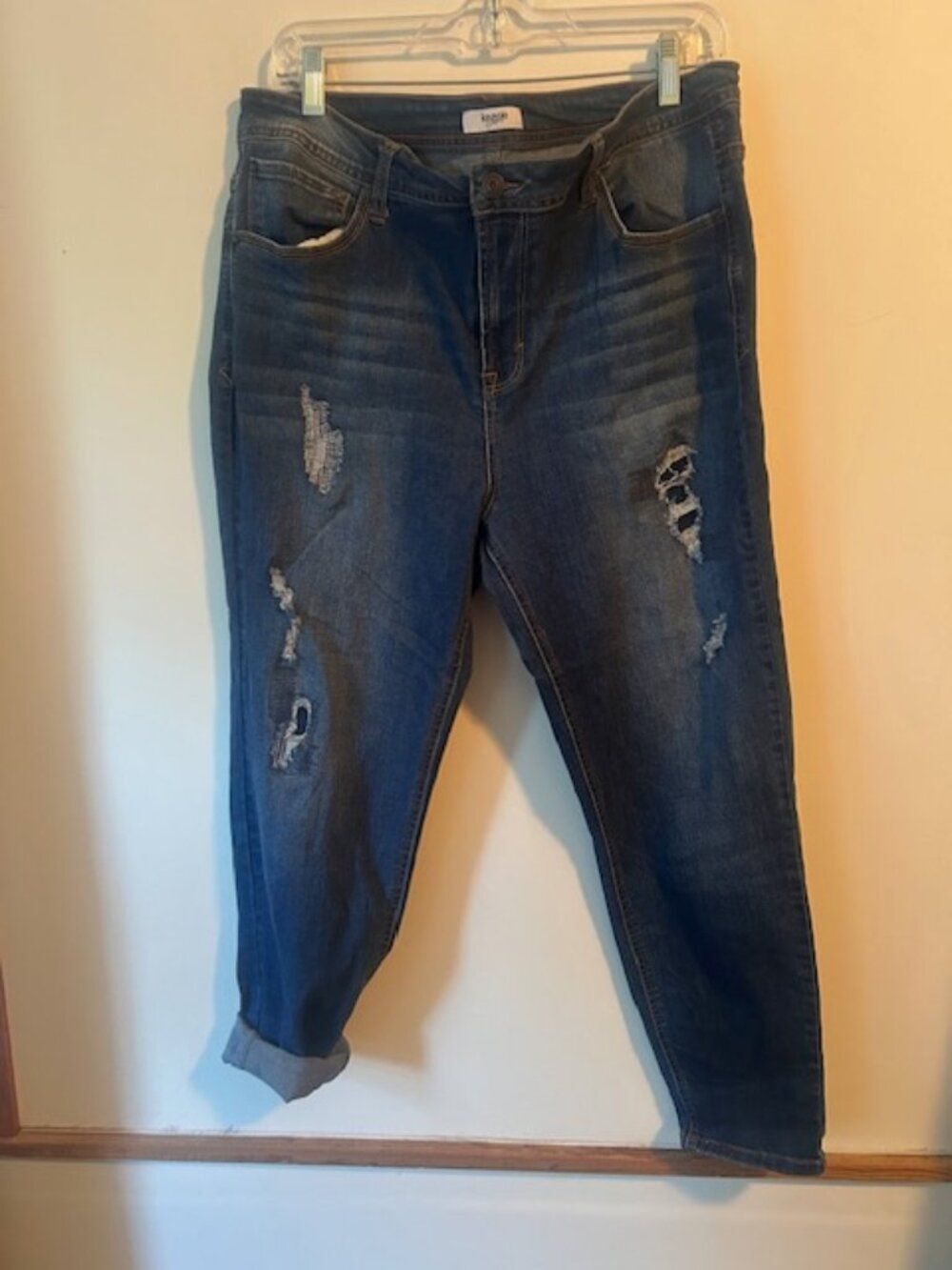 Kensie Jeans distressed 5 pocket skinny leg ankle jeans
